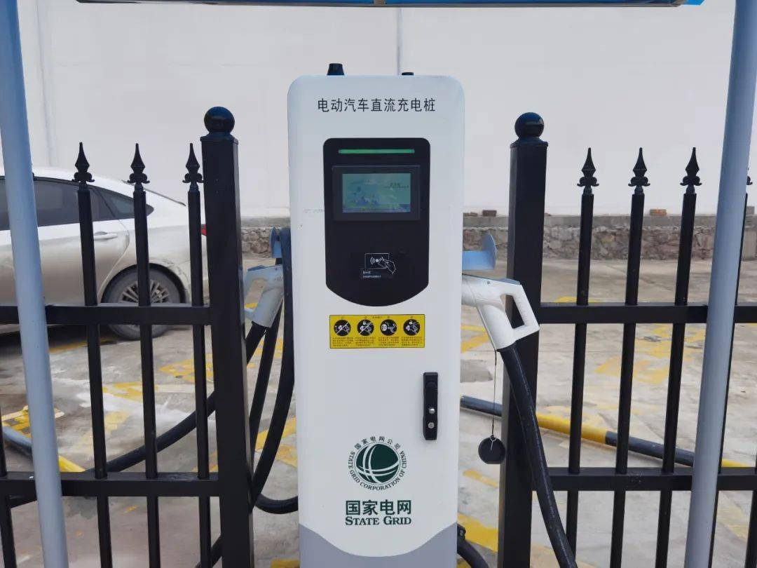 蘿卜崗萬合對面停車場新增充電樁正式對外了,至此漢源縣共計(jì)4個對外新能源汽車充電樁 附定位導(dǎo)航